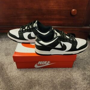 Nike Men's Black and White Sneakers